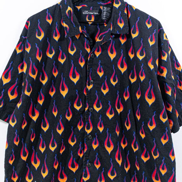 No Boundaries Flames AOP Short Sleeve Button Camp Shirt XL Y2K Skater Streetwear - Picture 3 of 5